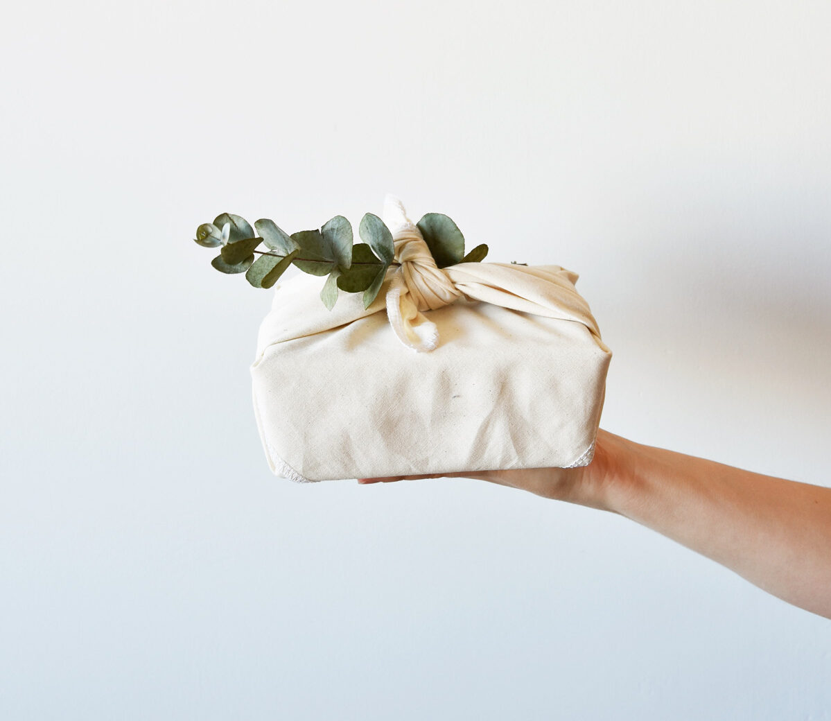CREATIVE AND SUSTAINABLE GIFT WRAPPING IDEAS