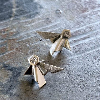 UNBOUND small wings with sapphires post earrings