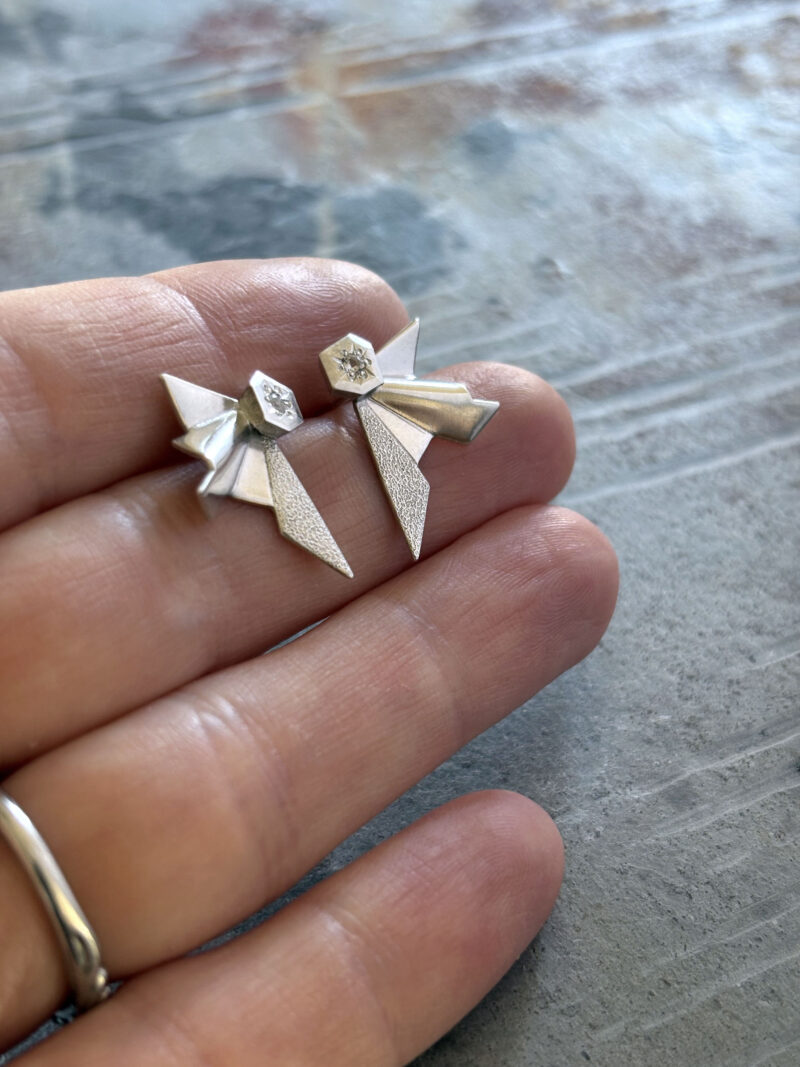 UNBOUND small wings with sapphires post earrings - Image 3