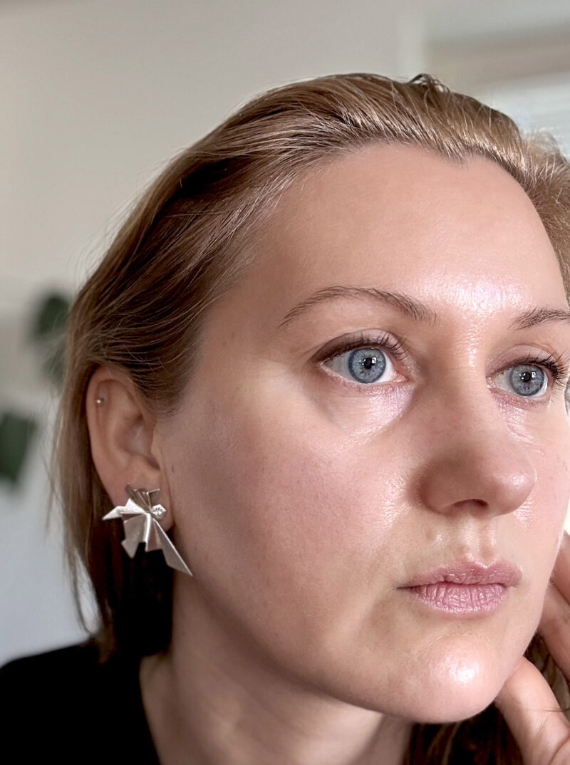 UNBOUND large wings with sapphires post earrings - Image 5